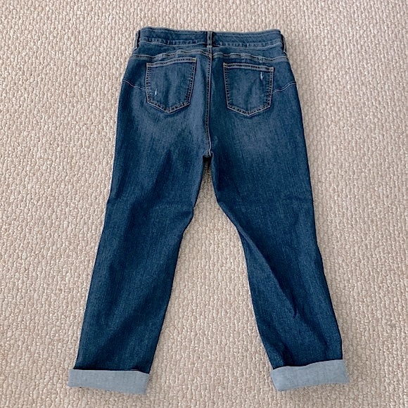 Torrid Destructed Bombshell Straight 16 X-Short - Picture 8 of 16